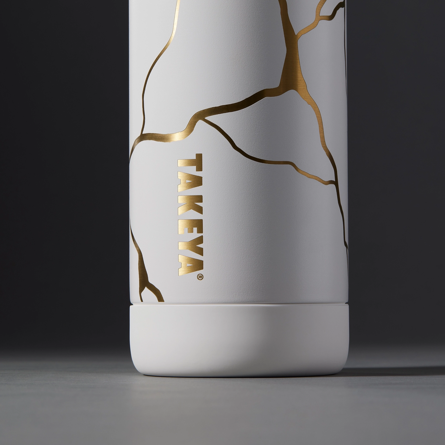 kintsugi-water-bottle-with-straw-lid-t6 51389-TK_HO25_Kintsugi_Takeya9236_Crop.png