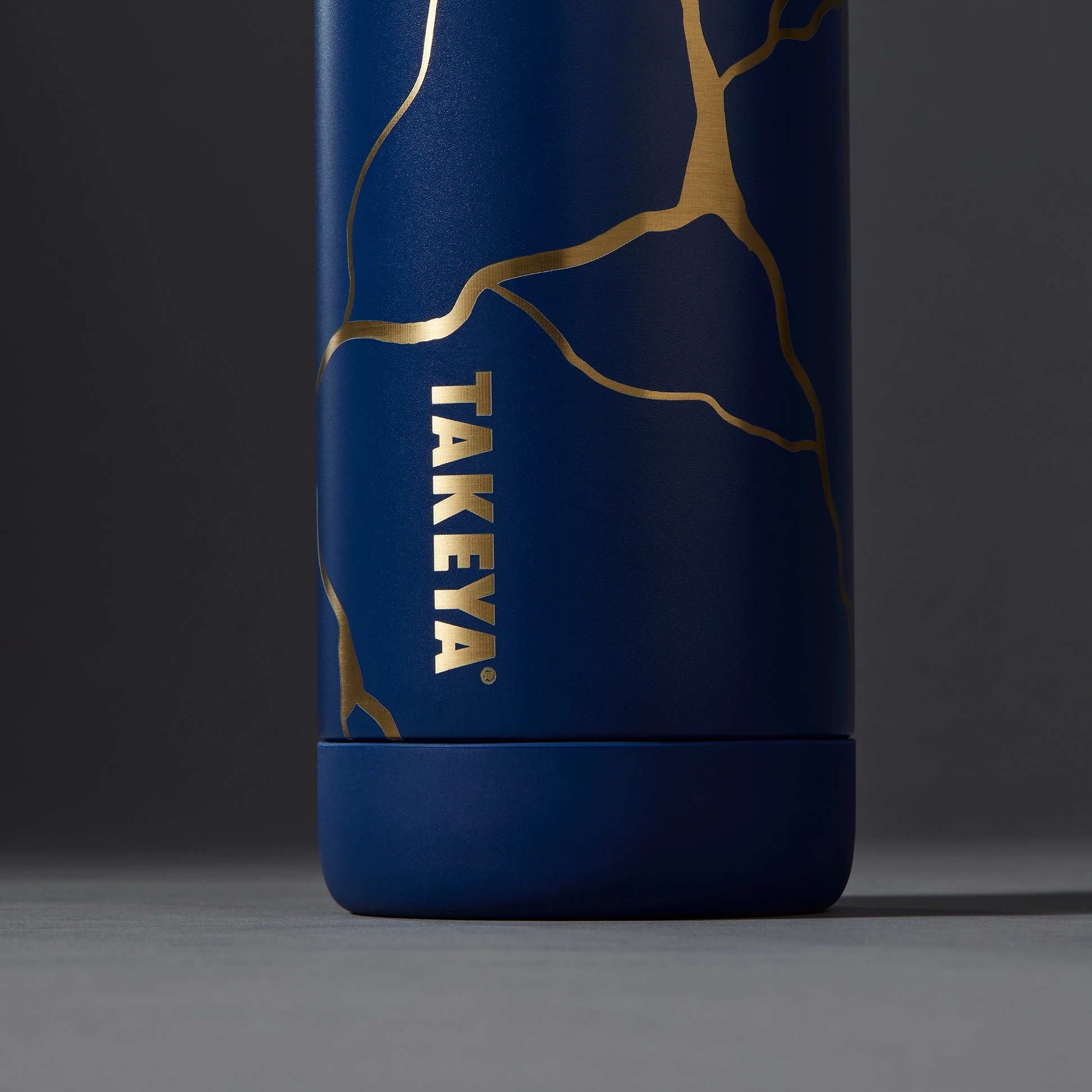 kintsugi-water-bottle-with-spout-lid-y5 51390-TK_HO25_Kintsugi_Takeya9241_Crop.png